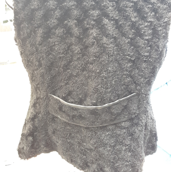 Vest - Picture 3 of 5